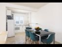 Appartamenti Eli - 70m from the beach: A1(4) Okrug Gornji - Isola di Ciovo  - Appartamento - A1(4): la cucina con la sala da pranzo