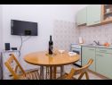 Appartamenti Ivica - garden terrace A1(2), A2(2+2) Slatine - Isola di Ciovo  - Appartamento - A1(2): la cucina con la sala da pranzo