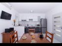 Appartamenti Ivica - garden terrace A1(2), A2(2+2) Slatine - Isola di Ciovo  - Appartamento - A2(2+2): la cucina con la sala da pranzo