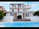 Appartamenti Mihovilovic - 50 m from beach: A1(4), A2(6+1), A3(4+2), A4(2+1) Slatine - Isola di Ciovo  - Appartamento - A1(4): la piscina
