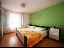 Appartamenti Mihovilovic - 50 m from beach: A1(4), A2(6+1), A3(4+2), A4(2+1) Slatine - Isola di Ciovo  - Appartamento - A1(4): la camera da letto