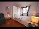 Appartamenti Mihovilovic - 50 m from beach: A1(4), A2(6+1), A3(4+2), A4(2+1) Slatine - Isola di Ciovo  - Appartamento - A3(4+2): la camera da letto