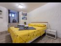 Appartamenti Mario - 50 m from sea : A1(2+2) Novi Vinodolski - Riviera Crikvenica  - Appartamento - A1(2+2): la camera da letto