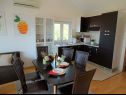 Appartamenti Tomislav A1 crni(4+1), A2 crveni(4+1), A3(5+1), A4(2+2) Selce - Riviera Crikvenica  - Appartamento - A3(5+1): la cucina con la sala da pranzo
