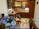 Appartamenti Tomislav A1 crni(4+1), A2 crveni(4+1), A3(5+1), A4(2+2) Selce - Riviera Crikvenica  - Appartamento - A4(2+2): la cucina con la sala da pranzo