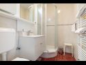 Appartamenti e camere Villa Bouganvillea - sea view & garden: A1 Deluxe (2+1), A2 Superior (2+1), A3 Comfort (2+1), A4 Premium (2+1), R1 Deluxe (2), R2 Comfort (2) Mlini - Riviera Dubrovnik  - Camera - R1 Deluxe (2): il bagno con la toilette