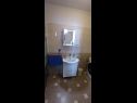 Appartamenti More 1 - sea front: SA1(2+2) Savar - Isola di Dugi otok  - Studio appartamento - SA1(2+2): il bagno con la toilette