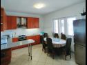 Appartamenti Mili - seaview: A1(6+2) Veli Rat - Isola di Dugi otok  - Appartamento - A1(6+2): la cucina con la sala da pranzo