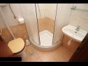 Appartamenti Zvone - at the water front: A2(4), A1(2+2) Veli Rat - Isola di Dugi otok  - Appartamento - A2(4): il bagno con la toilette