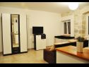 Appartamenti Oasis - 50 m from the sea: SA1(2+2), A2(4+1) Veli Rat - Isola di Dugi otok  - Studio appartamento - SA1(2+2): la camera da letto
