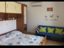 Appartamenti e camere Dar - 400 m from sea: SA1(2), A2(3), R3(2) Hvar - Isola di Hvar  - Studio appartamento - SA1(2): la camera da letto