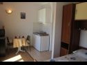 Appartamenti e camere Dar - 400 m from sea: SA1(2), A2(3), R3(2) Hvar - Isola di Hvar  - Studio appartamento - SA1(2): la cucina con la sala da pranzo
