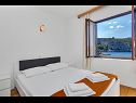 Appartamenti Igor - 5 m from beach: A(6+2), B(2+2), C(4+3), SA1(2+1), SA2(4), SA3(2), SA4(4), SA5(2), SA6(2+2) Baia Pokrivenik - Isola di Hvar  - Croazia - Appartamento - A(6+2): la camera da letto