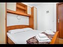 Appartamenti Igor - 5 m from beach: A(6+2), B(2+2), C(4+3), SA1(2+1), SA2(4), SA3(2), SA4(4), SA5(2), SA6(2+2) Baia Pokrivenik - Isola di Hvar  - Croazia - Appartamento - B(2+2): la camera da letto