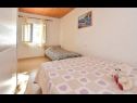 Appartamenti Mateo - by the beach; A1 Delia(5), A2 Mateo(4), A3 Mini(3+2) Baia Skozanje (Gdinj) - Isola di Hvar  - Croazia - Appartamento - A1 Delia(5): la camera da letto