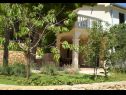 Appartamenti Var - with nice garden: A1(5+1), A2(5+1), A3(2+2) Sveta Nedjelja - Isola di Hvar  - il giardino