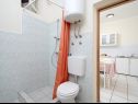 Appartamenti Josi - 200 m from sea: SA1(2), SA2(2), SA3(2), A5(4), SA6(2), A7(4) Vrboska - Isola di Hvar  - Studio appartamento - SA2(2): il bagno con la toilette