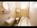 Appartamenti Sea View - 7 m from beach: A1(5+1) Baia Zarace (Gdinj) - Isola di Hvar  - Croazia - Appartamento - A1(5+1): il bagno con la toilette
