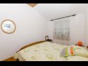 Appartamenti Maca - seafront: A1(5), A2(6+1) Baia Zarace (Gdinj) - Isola di Hvar  - Appartamento - A1(5): la camera da letto