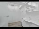 Casa vacanza Martina - large luxury villa: H(8+2) Labin - Istria  - Croazia - H(8+2): il bagno con la toilette