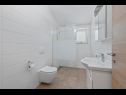 Casa vacanza LariF - luxury in nature: H(10+2) Nedescina - Istria  - Croazia - H(10+2): il bagno con la toilette