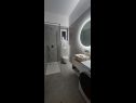 Appartamenti Ariana - central & comfy: A1(4) Porec - Istria  - Appartamento - A1(4): il bagno con la toilette