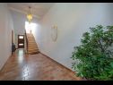Appartamenti Ariana - central & comfy: A1(4) Porec - Istria  - la scalinata
