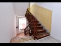 Appartamenti Ariana - central & comfy: A1(4) Porec - Istria  - la scalinata