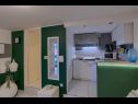 Appartamenti Vedro - 50 m from sea: 1- Red(4+1), 2 - Purple(2+1), 3 - Blue(2), 4 - Green(2+2) Korcula - Isola di Korcula  - Appartamento - 4 - Green(2+2): la cucina con la sala da pranzo
