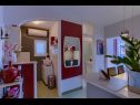 Appartamenti Vedro - 50 m from sea: 1- Red(4+1), 2 - Purple(2+1), 3 - Blue(2), 4 - Green(2+2) Korcula - Isola di Korcula  - Appartamento - 1- Red(4+1): la cucina con la sala da pranzo