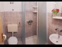 Appartamenti Liza - 80 M from the sea : SA1(2), A2(2), A3(3) Korcula - Isola di Korcula  - Studio appartamento - SA1(2): il bagno con la toilette