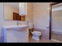 Appartamenti Mir - perfect location & cosy: A1(4+2), A2(2+1), SA3(2), SA4(2) Korcula - Isola di Korcula  - Studio appartamento - SA4(2): il bagno con la toilette
