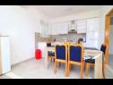 Appartamenti Sunny - 50 m from sea: A2(4) Lumbarda - Isola di Korcula  - Appartamento - A2(4): la cucina con la sala da pranzo
