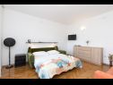 Appartamenti Kate - 100 m from beach : A1(2+3), A2(2+1) Malinska - Isola di Krk  - Appartamento - A1(2+3): la camera da letto