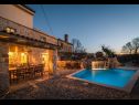 Casa vacanza Frank - with pool; H(8+2) Vrbnik - Isola di Krk  - Croazia - la piscina (casa e dintorni)