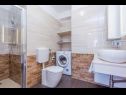 Appartamenti Kostrena - with pool: A1(5), A2(5) Kostrena - Quarnaro  - Appartamento - A1(5): il bagno con la toilette