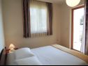Appartamenti Smilja - 150 m from pebble beach: A1(2+2), A2(2+1), SA3(2) Baska Voda - Riviera Makarska  - Appartamento - A1(2+2): la camera da letto