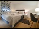 Appartamenti Villa Esse - heated pool & seaview: A1(2+2), A2(4+2), A3(2+2), A4(4+2), A5(2+2) Baska Voda - Riviera Makarska  - Appartamento - A4(4+2): la camera da letto