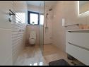Appartamenti Villa Esse - heated pool & seaview: A1(2+2), A2(4+2), A3(2+2), A4(4+2), A5(2+2) Baska Voda - Riviera Makarska  - Appartamento - A5(2+2): il bagno con la toilette