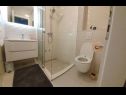 Appartamenti Villa Esse - heated pool & seaview: A1(2+2), A2(4+2), A3(2+2), A4(4+2), A5(2+2) Baska Voda - Riviera Makarska  - Appartamento - A2(4+2): il bagno con la toilette