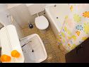 Appartamenti Miljko - 80 m from beach: A1(6), SA2(2), A10(4+1), A11(2+2) Brela - Riviera Makarska  - il bagno con la toilette