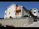 Appartamenti e camere Led - near sea: SA1(2), A2(2+2), A3(2+2), R4(2), R5(2), A6(2+1), A7(2+2) Brela - Riviera Makarska  - la casa