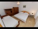 Appartamenti Miljko - 80 m from beach: A1(6), SA2(2), A10(4+1), A11(2+2) Brela - Riviera Makarska  - Appartamento - A1(6): la camera da letto