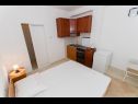 Appartamenti Miljko - 80 m from beach: A1(6), SA2(2), A10(4+1), A11(2+2) Brela - Riviera Makarska  - Studio appartamento - SA2(2): la camera da letto