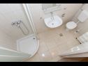 Appartamenti Miljko - 80 m from beach: A1(6), SA2(2), A10(4+1), A11(2+2) Brela - Riviera Makarska  - Studio appartamento - SA2(2): il bagno con la toilette