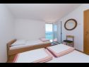 Appartamenti Gordan - apartments by the sea: A1(3+1), A2(3+1), A3(2) Brist - Riviera Makarska  - Appartamento - A1(3+1): la camera da letto
