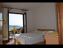 Appartamenti Jozo - 150 m from pebble beach: A1(2), A2(2), A3(2), A4(4), A5(4) Gradac - Riviera Makarska  - Appartamento - A3(2): la camera da letto
