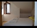 Appartamenti Jozo - 150 m from pebble beach: A1(2), A2(2), A3(2), A4(4), A5(4) Gradac - Riviera Makarska  - Appartamento - A4(4): la camera da letto