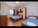 Appartamenti Ruzica - with sea view: A1 - plavi(3+2), A2 - (2+2), A3 - zuti(3+2) Igrane - Riviera Makarska  - Appartamento - A1 - plavi(3+2): la camera da letto
