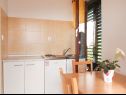 Appartamenti Srzi 1 - 200 m from sea: A4(2+2), A5(4) Makarska - Riviera Makarska  - Appartamento - A4(2+2): la cucina con la sala da pranzo